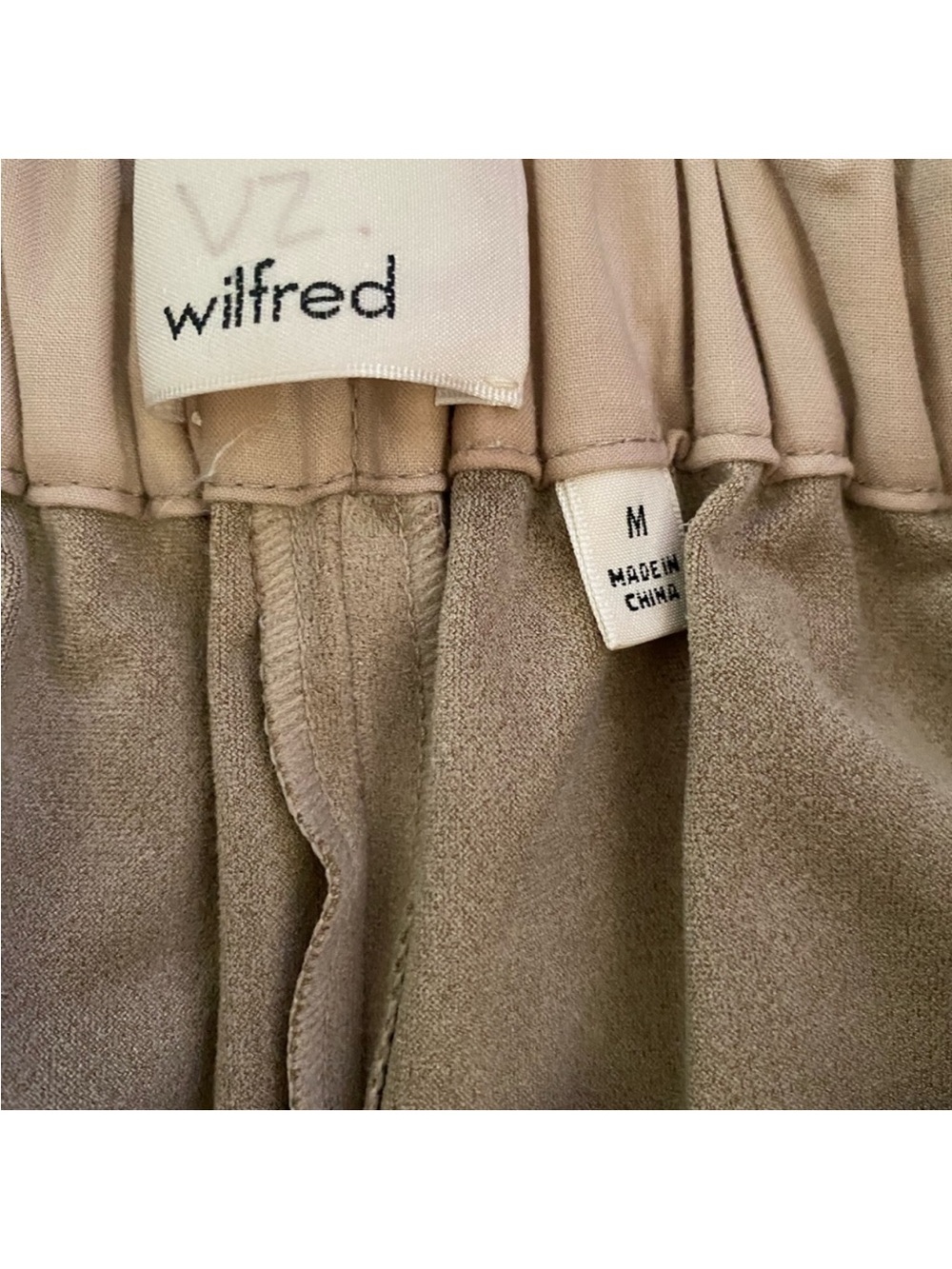 Aritzia Wilfred Women's Shorts Bossier Faux Suede Tan Shorts size Medium - Picture 10 of 13